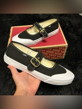 VANS Mary Jane black white buckle shoes sneakers women’s 8.5 new